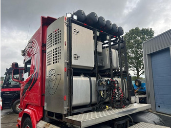 Nyergesvontató Scania R580 8x4: 4 kép.