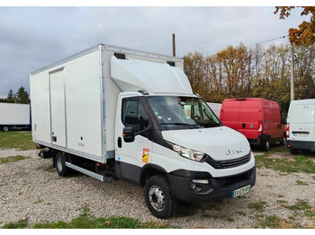 Dobozos felépítményű teherautó IVECO Daily
