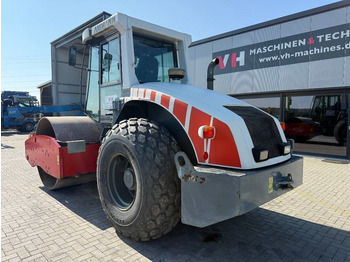 Talajtömörítő Ammann ASC 110: 3 kép. Talajtömörítő Ammann ASC 110: 3 kép.