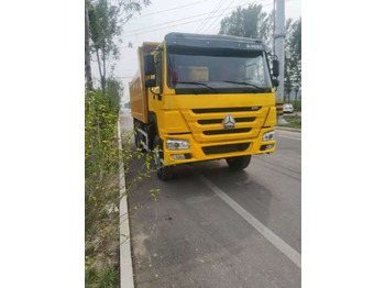 Billenőplatós teherautó SINOTRUK HOWO