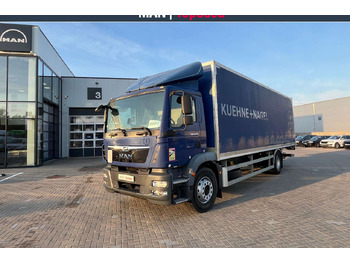 Dobozos felépítményű teherautó MAN