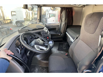 Interior photo 1: Nyergesvontató DAF XF 480 MEGA (8305)