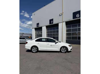 Szedán Volkswagen Jetta: 4 kép.