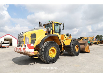 Gumikerekes homlokrakodó Volvo L 220 H: 3 kép.