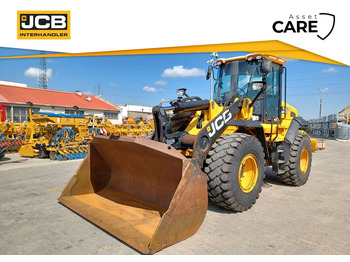 Gumikerekes homlokrakodó JCB 437
