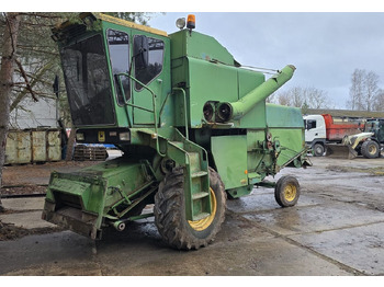Kombájn JOHN DEERE
