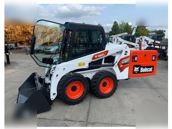 Mini homlokrakodó BOBCAT S450