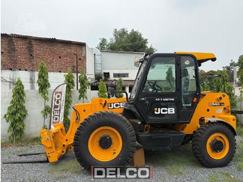 Teleszkópos rakodó JCB
