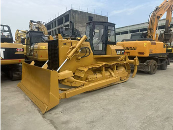 Buldózer CAT D6G: 4 kép. Buldózer CAT D6G: 4 kép.