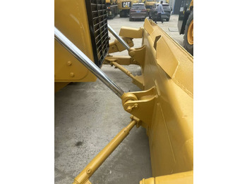 Buldózer CAT D6G: 3 kép. Buldózer CAT D6G: 3 kép.