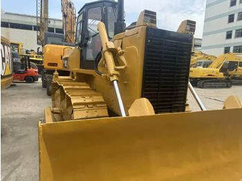 Buldózer CAT D6G: 2 kép. Buldózer CAT D6G: 2 kép.