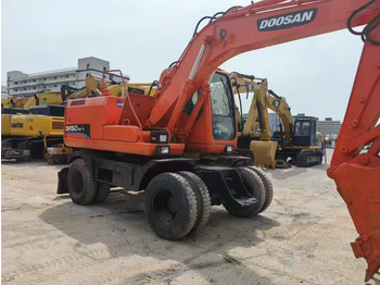Gumikerekes kotró DOOSAN DX150