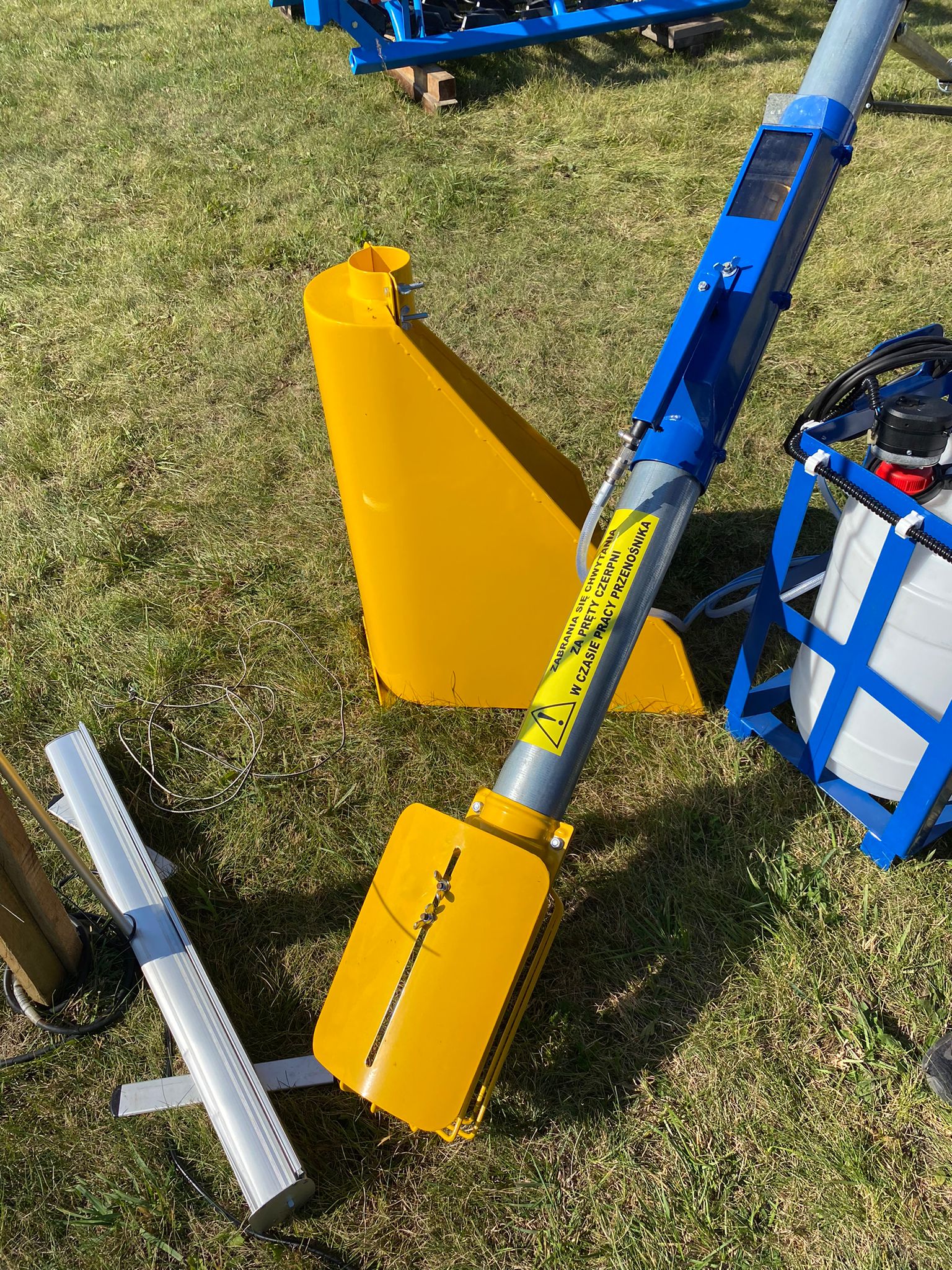 Új Szállítószalag Dozamech Förderschnecke / Screw conveyor / Convoyeur a vis / Transportador de tornillo / Trasportatore a coclea / Шнековый конвейер / Przenośnik ślimakowy T-403: 2 kép.