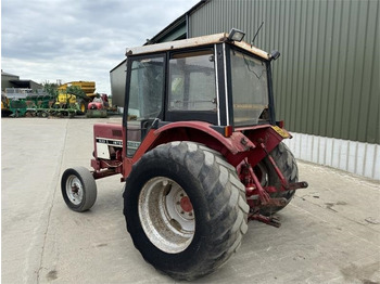 Traktor International 533 Tractor: 2 kép.