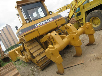 Buldózer CAT D 7 H: 5 kép.