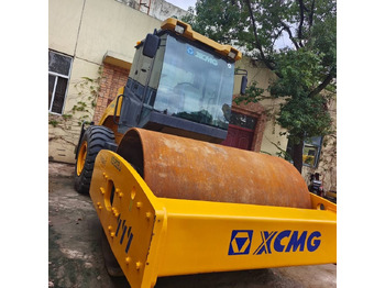 Talajtömörítő XCMG XS 203 J: 4 kép. Talajtömörítő XCMG XS 203 J: 4 kép.