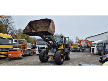 Gumikerekes homlokrakodó KOMATSU WA250