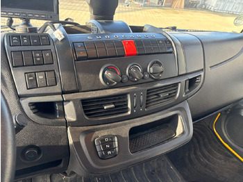 Ponyvás teherautó IVECO EUROCARGO 120E25P: 3 kép.