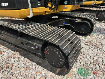 Lánctalpas kotró Caterpillar 320D: 5 kép. Lánctalpas kotró Caterpillar 320D: 5 kép.