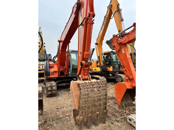 Lánctalpas kotró Hitachi ZX135: 5 kép.