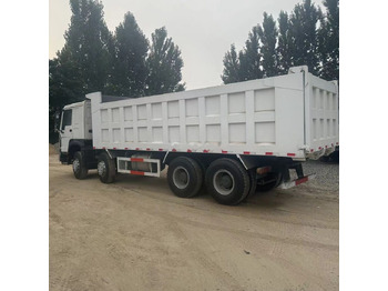 Billenőplatós teherautó SINOTRUK HOWO