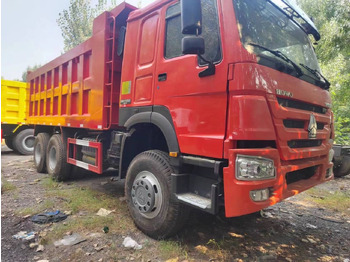 Billenőplatós teherautó SINOTRUK HOWO