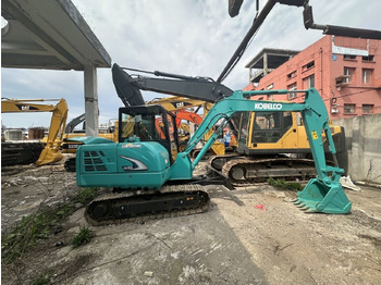 Minikotró Kobelco SK60: 4 kép. Minikotró Kobelco SK60: 4 kép.