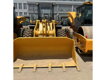 Gumikerekes homlokrakodó KOMATSU WA320