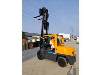 Dízel targonca TCM FD50: 5 kép.