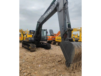 Lánctalpas kotró Volvo EC210: 3 kép. Lánctalpas kotró Volvo EC210: 3 kép.