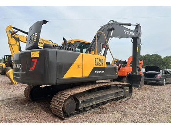 Lánctalpas kotró Volvo EC240: 5 kép.