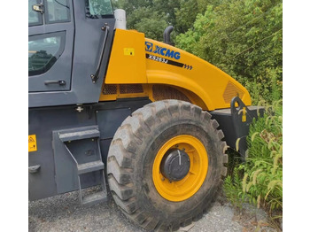 Talajtömörítő XCMG XS263J: 4 kép. Talajtömörítő XCMG XS263J: 4 kép.
