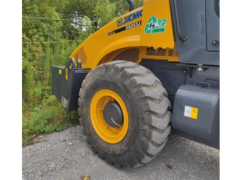 Talajtömörítő XCMG XS263J: 2 kép. Talajtömörítő XCMG XS263J: 2 kép.