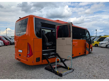 Minibusz IVECO Daily