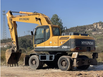 Gumikerekes kotró HYUNDAI