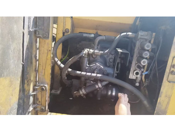 Lánctalpas kotró KOMATSU PC120-6: 3 kép. Lánctalpas kotró KOMATSU PC120-6: 3 kép.