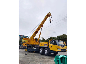 Autódaru XCMG QY75KC QY75K truck crane 75tons: 3 kép.