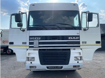Nyergesvontató DAF XF 95.430 Tractor unit: 2 kép.