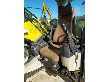 Lánctalpas kotró New Holland E 265 C: 4 kép.