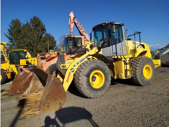 Gumikerekes homlokrakodó NEW HOLLAND W190