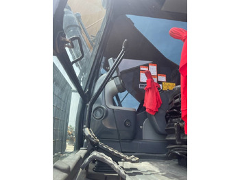 Lánctalpas kotró CAT 330D2: 5 kép.