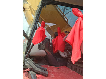 Új Lánctalpas kotró Komatsu PC 240: 4 kép. Új Lánctalpas kotró Komatsu PC 240: 4 kép.