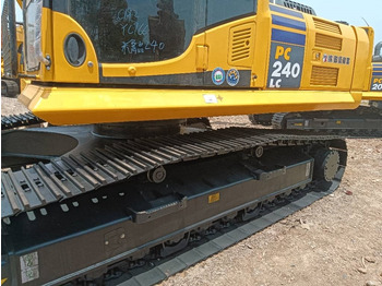 Új Lánctalpas kotró Komatsu PC 240: 2 kép. Új Lánctalpas kotró Komatsu PC 240: 2 kép.