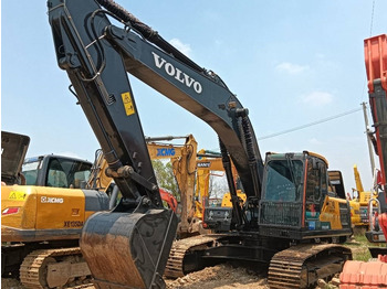 Lánctalpas kotró Volvo EC 240: 2 kép.
