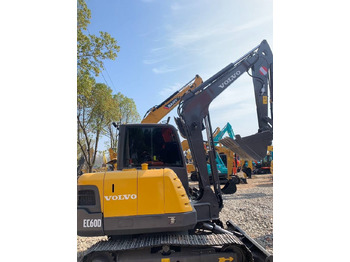 Minikotró Volvo EC 60 D: 3 kép. Minikotró Volvo EC 60 D: 3 kép.