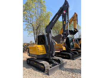 Minikotró Volvo EC 60 D: 4 kép. Minikotró Volvo EC 60 D: 4 kép.