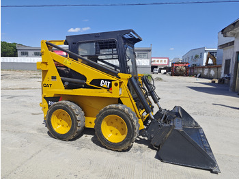Mini homlokrakodó CATERPILLAR 226