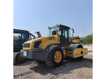 Talajtömörítő XCMG XS143J