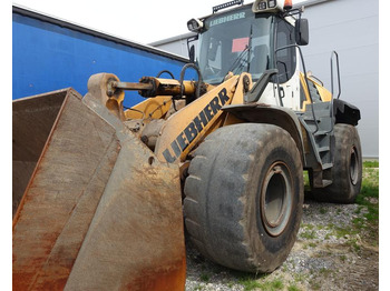 Gumikerekes homlokrakodó LIEBHERR L 566