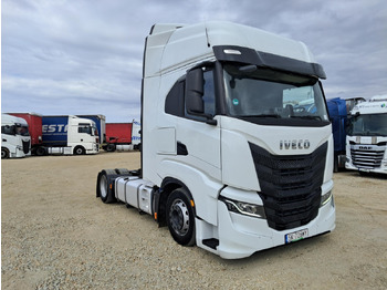 Nyergesvontató IVECO